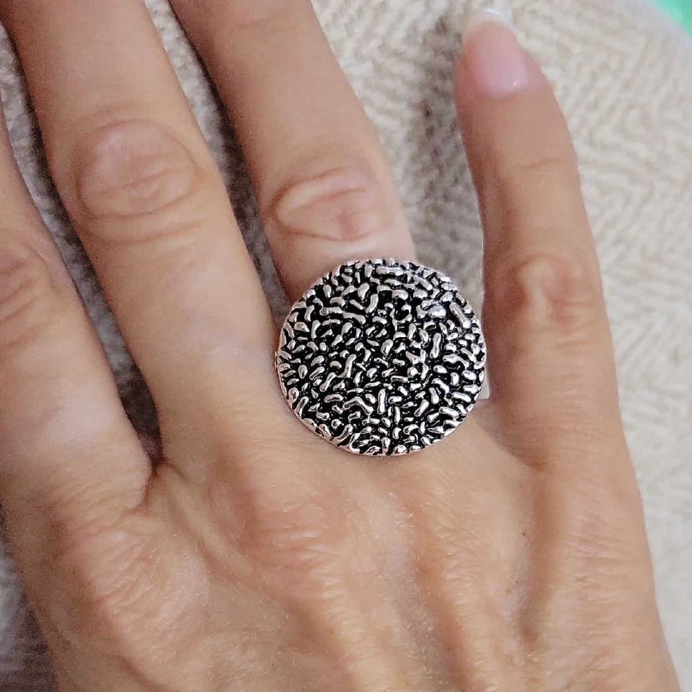 PEBBLE TEXTURE STATEMENT RING - Picture 3 of 7